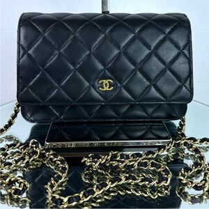 CHANEL CC Lambskin Black Quilted Leather Purse